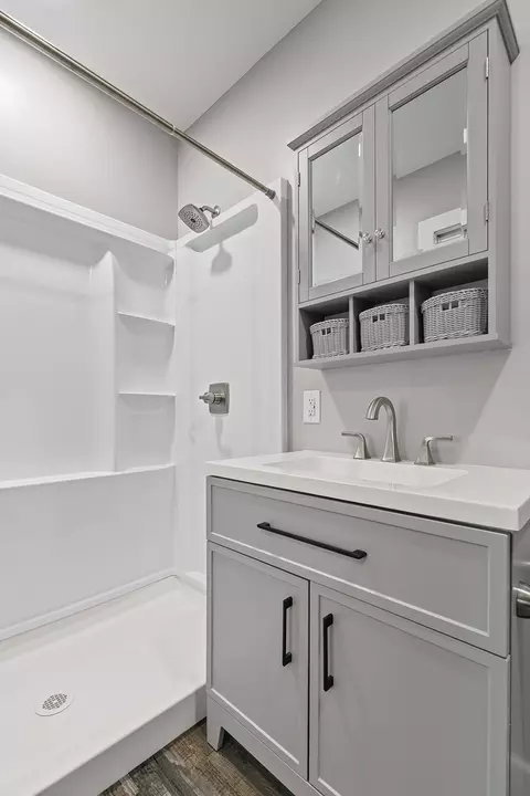 Bath - 2908 26th St, Moline, IL 61265 photo 2 of 4
