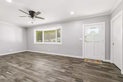 Living - 2908 26th St, Moline, IL 61265 photo 2 of 10