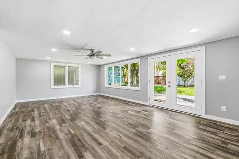 Living - 2908 26th St, Moline, IL 61265 photo 5 of 10