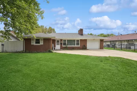 566 Michigan Ave, Aurora, IL 60506