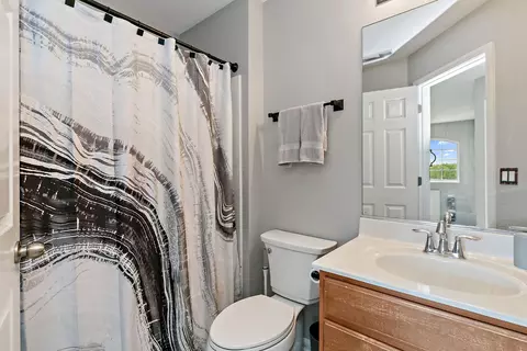 Bath - 3339 Cameron Dr, Elgin, IL 60124 photo 3 of 3