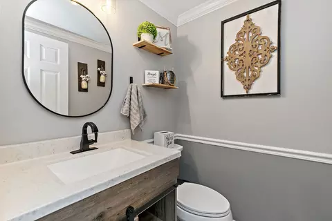 Bath - 3339 Cameron Dr, Elgin, IL 60124 photo 1 of 3