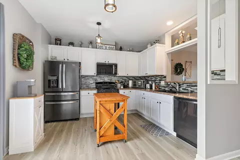 Kitchen - 3339 Cameron Dr, Elgin, IL 60124 photo 1 of 3