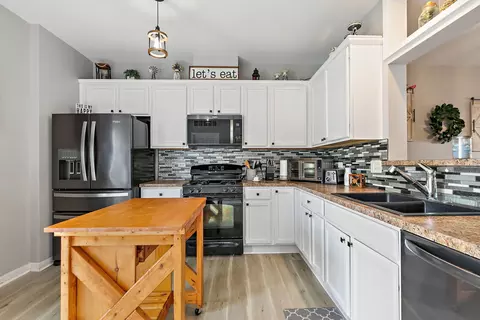 Kitchen - 3339 Cameron Dr, Elgin, IL 60124 photo 3 of 3