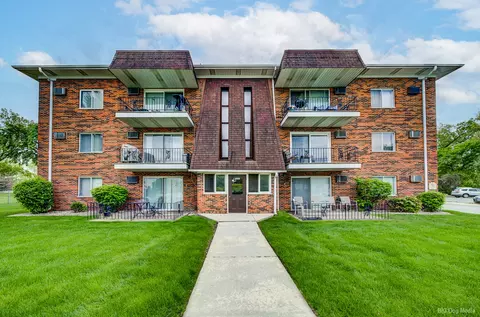 5701 129th St #2D, Crestwood, IL 60418