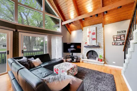 Living - 3006 Miller Dr, Mchenry, IL 60050 photo 1 of 1