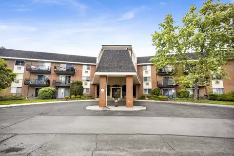 1188 Royal Glen Dr #126, Glen Ellyn, IL 60137