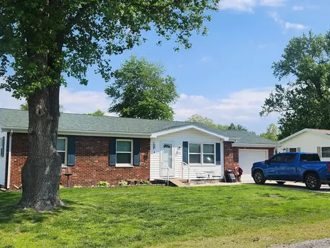 911 N Sunset Dr, Pinckneyville, IL 62274