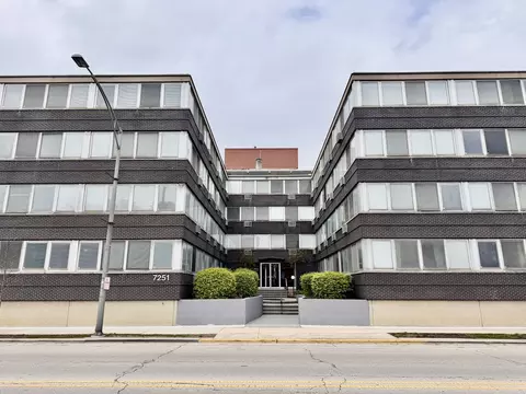 7251 Randolph St #A2, Forest Park, IL 60130