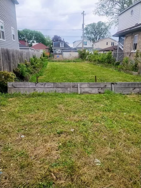 4848 W Potomac Ave, Chicago, IL 60651