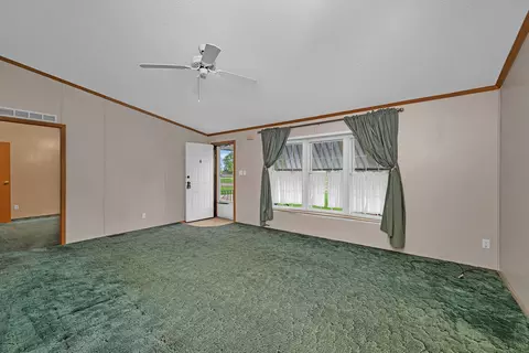 Living - 2910 E 11th Rd, Ottawa, IL 61350 photo 3 of 4