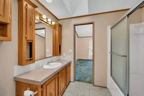 Bath - 2910 E 11th Rd, Ottawa, IL 61350 photo 1 of 2