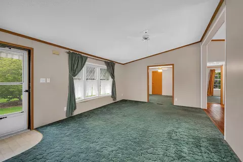 Living - 2910 E 11th Rd, Ottawa, IL 61350 photo 2 of 4