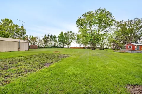 Exterior - 2910 E 11th Rd, Ottawa, IL 61350 photo 6 of 8