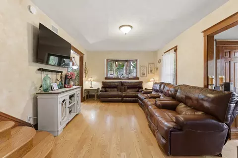 Living - 821 Larkin Ave, Elgin, IL 60123 photo 1 of 3