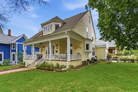 821 Larkin Ave, Elgin, IL 60123