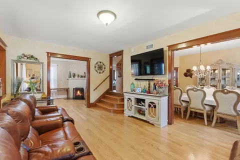 Living - 821 Larkin Ave, Elgin, IL 60123 photo 2 of 3
