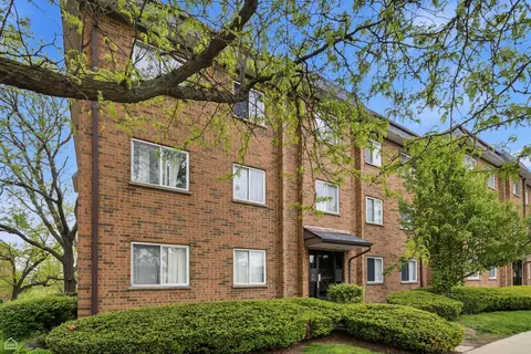 916 Casey Ct #30-06, Schaumburg, IL 60173