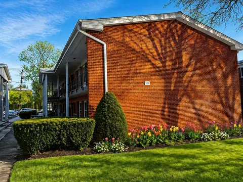 323 N Princeton Ave #1, Villa Park, IL 60181