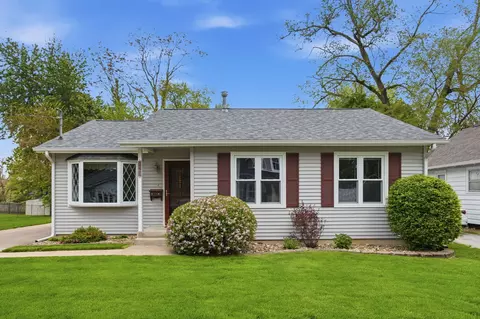 1160 32nd St, Moline, IL 61265