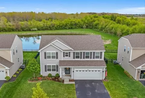 852 Wildwood Dr, Pingree Grove, IL 60140
