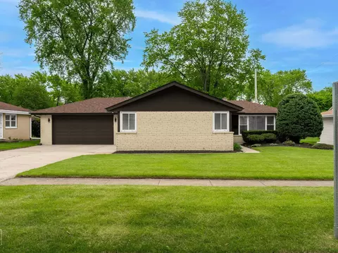 1011 Maitland Dr, Lockport, IL 60441