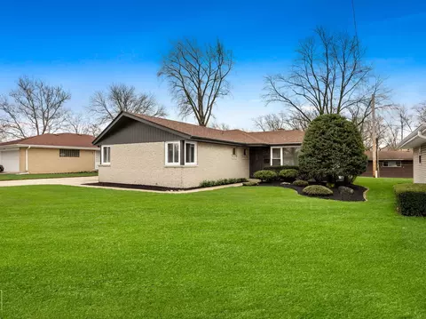 1011 Maitland Dr, Lockport, IL 60441