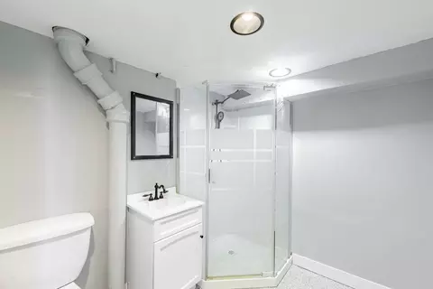 Bath - 7614 W 63rd Pl, Summit, IL 60501 photo 2 of 2