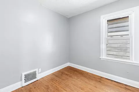 Bedroom - 7614 W 63rd Pl, Summit, IL 60501 photo 2 of 3