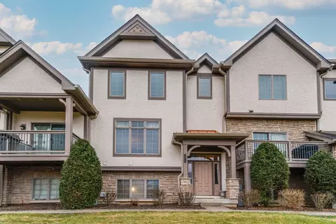 285 Regency Court Unit B Ct, Wauconda, IL 60084