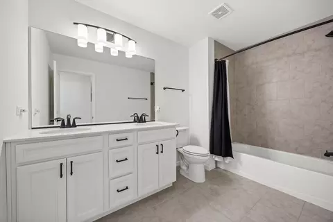 Bath - 12751 S Grace Ln, Plainfield, IL 60585 photo 1 of 3