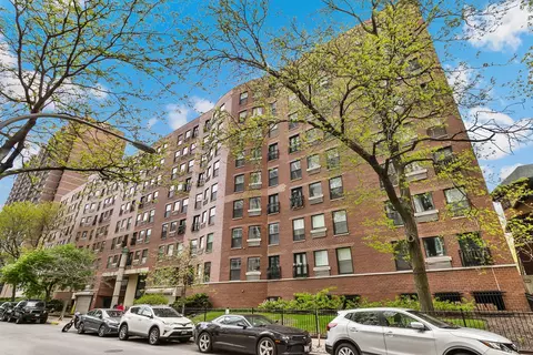 711 W Gordon Ter #105, Chicago, IL 60613