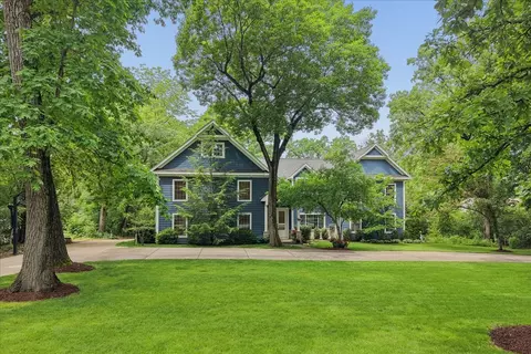 821 Oak Spring Ln, Libertyville, IL 60048