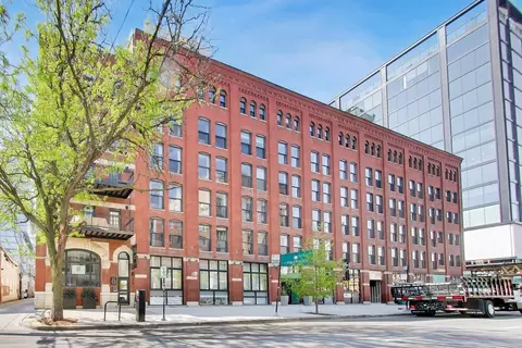 225 W Huron St #305, Chicago, IL 60654