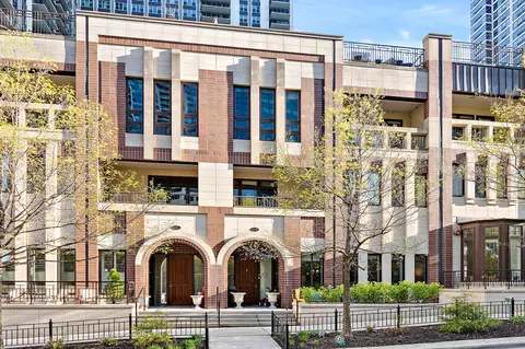 409 E Benton Pl #409, Chicago, IL 60601