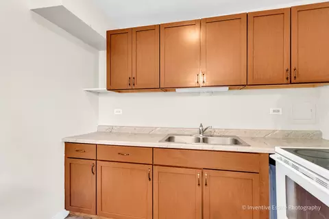 Kitchen - 2506 Algonquin Rd #18, Rolling Meadows, IL 60008 photo 2 of 3