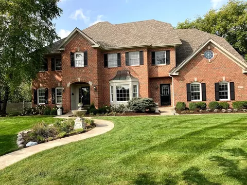 210 Persimmon Dr, Saint Charles, IL 60174