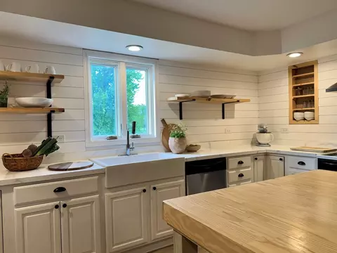 Kitchen - 13818 Thayer Rd, Hebron, IL 60034 photo 1 of 4