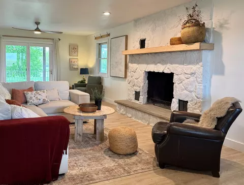 Living - 13818 Thayer Rd, Hebron, IL 60034 photo 1 of 6