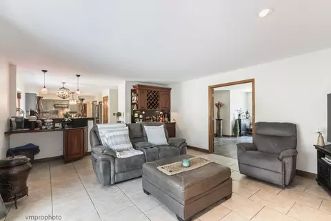3780 Anjou Ln, Hoffman Estates, IL 60192 photo 6