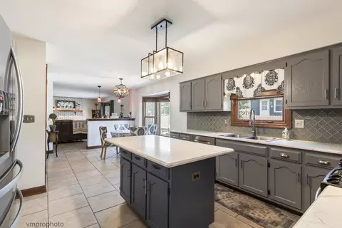 3780 Anjou Ln, Hoffman Estates, IL 60192 photo 10