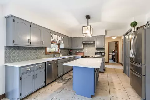3780 Anjou Ln, Hoffman Estates, IL 60192 photo 9