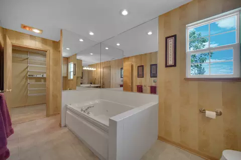 Bath - 4730 W Lilac Ave, Monee, IL 60449 photo 2 of 5
