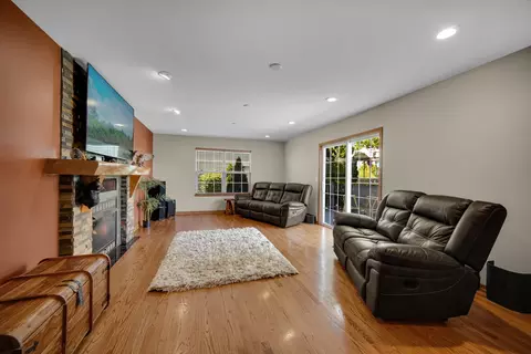 Living - 4730 W Lilac Ave, Monee, IL 60449 photo 2 of 3