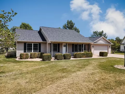 Exterior - 3216 Palomino Ct, Herrin, IL 62948 photo 3 of 9