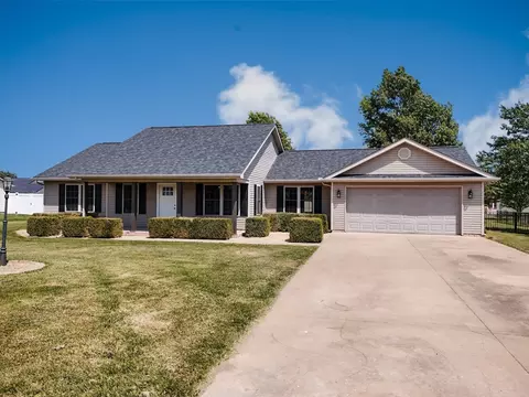 Exterior - 3216 Palomino Ct, Herrin, IL 62948 photo 2 of 9