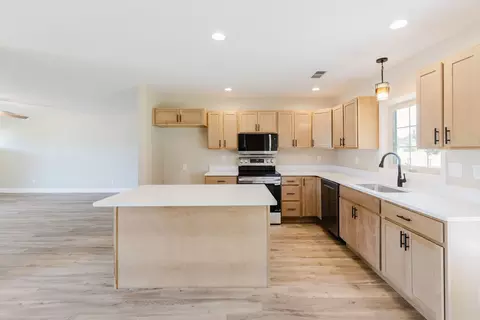 Kitchen - 3216 Palomino Ct, Herrin, IL 62948 photo 5 of 7