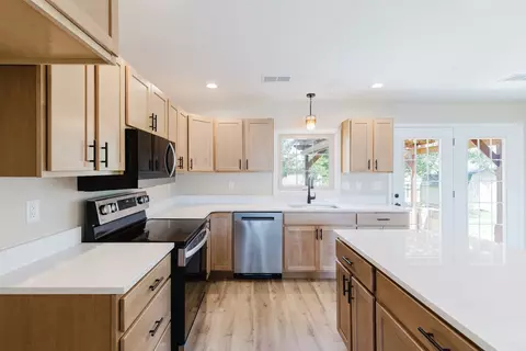 Kitchen - 3216 Palomino Ct, Herrin, IL 62948 photo 2 of 7