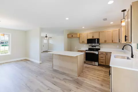Kitchen - 3216 Palomino Ct, Herrin, IL 62948 photo 3 of 7