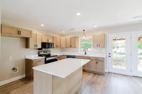 Kitchen - 3216 Palomino Ct, Herrin, IL 62948 photo 4 of 7